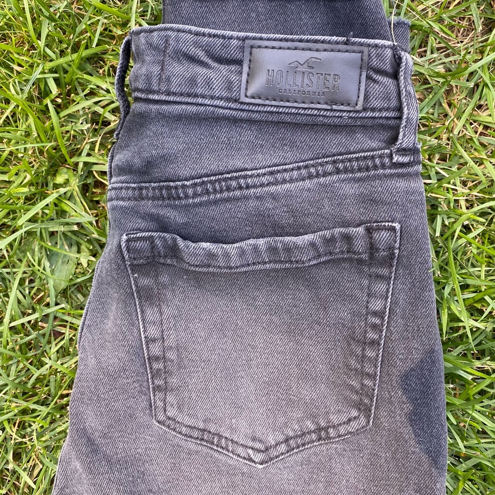 Hollister Ultra High-Rise Mom Jean